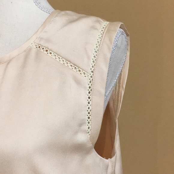 ✨TCEC✨CREAM SLEEVELESS TOP - Picture 11 of 15